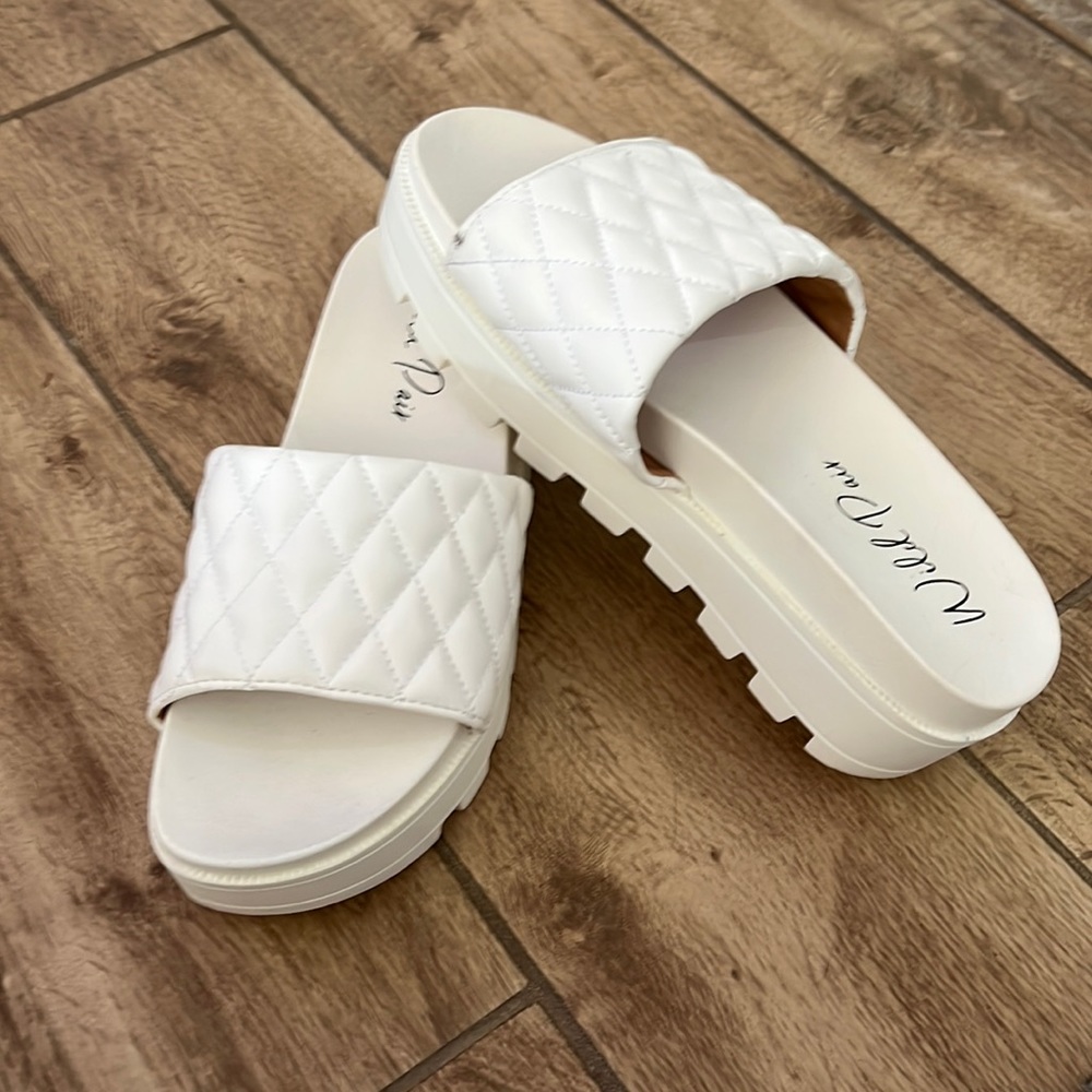 Brand mew Wild Pair slides.